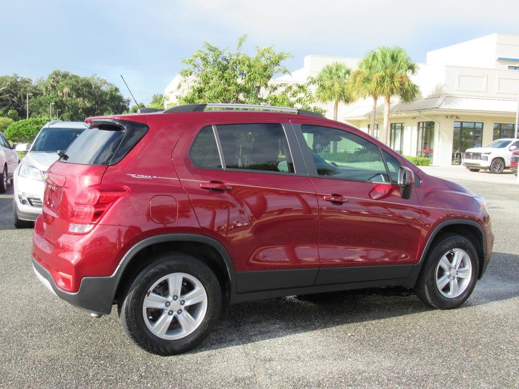 Used 2022 Chevrolet Trax LT w/ LT Convenience Package image 6