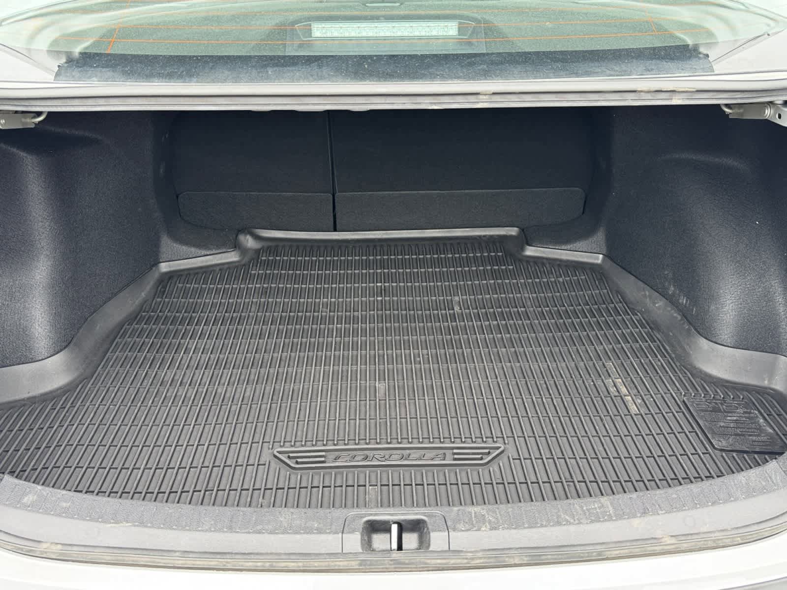 Used 2024 Toyota Corolla LE FWD image 9