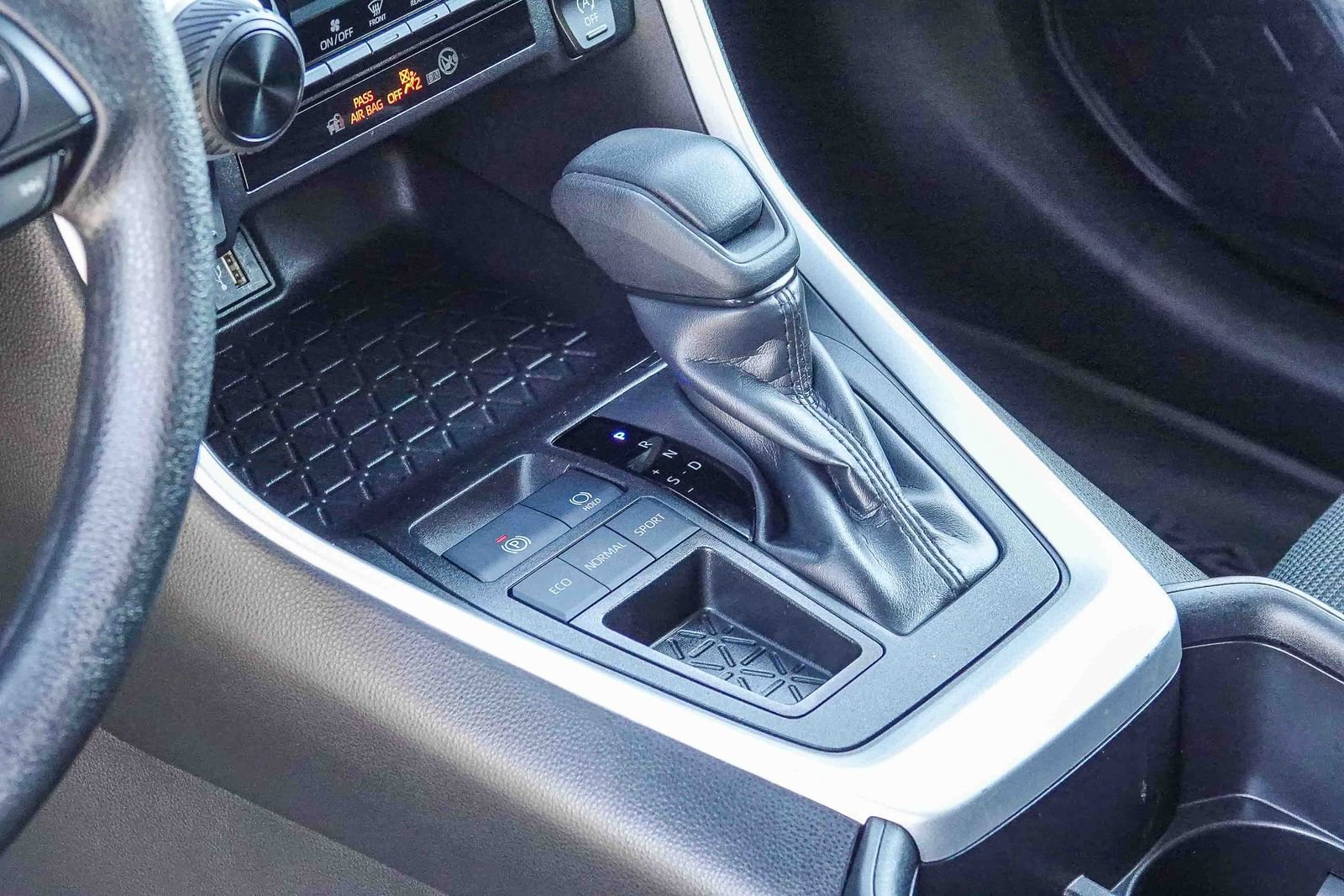 Certified 2025 Toyota RAV4 LE FWD image 23