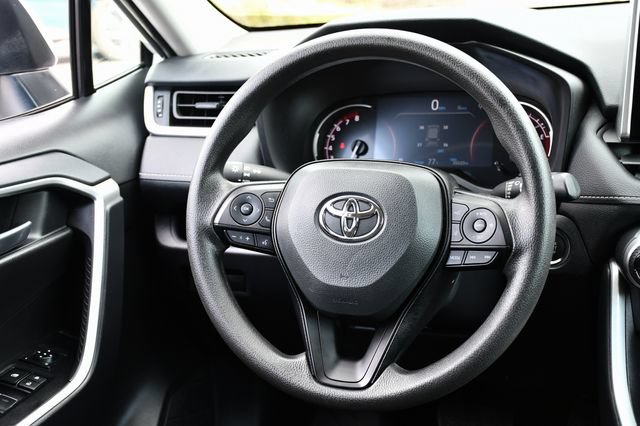 Used 2025 Toyota RAV4 XLE AWD/4WD image 19