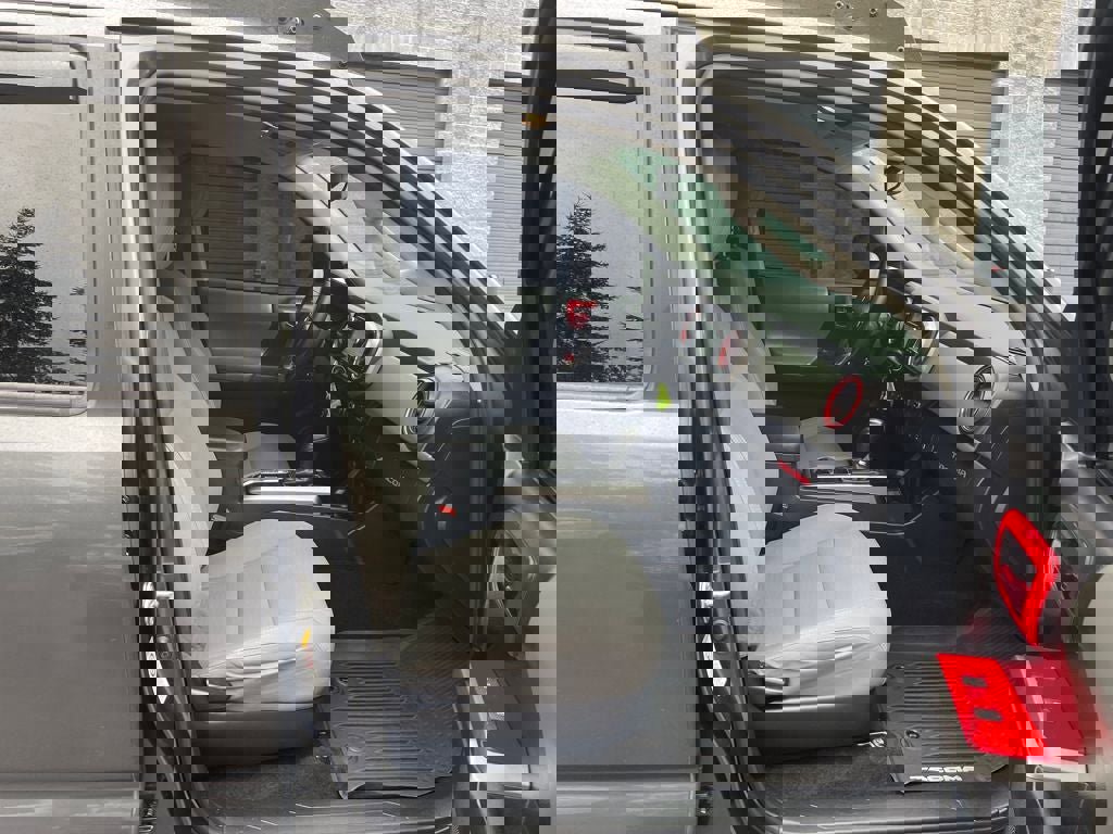 Used 2019 Toyota Tacoma SR5 AWD/4WD image 12