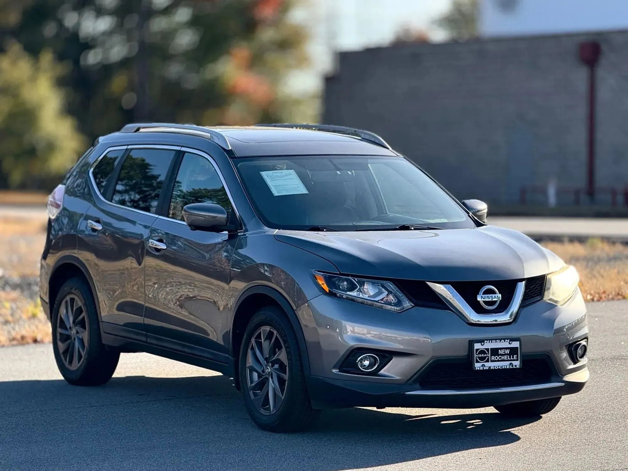 Used 2016 Nissan Rogue SL w/ SL Premium Package image 1