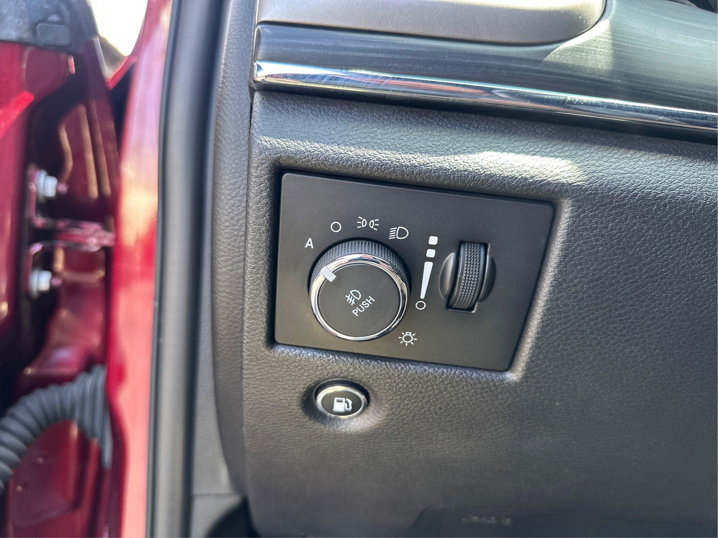 Used 2019 Jeep Grand Cherokee Limited AWD/4WD image 19