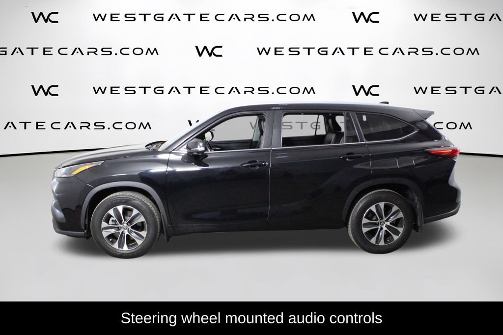 Used 2023 Toyota Highlander XLE FWD image 5