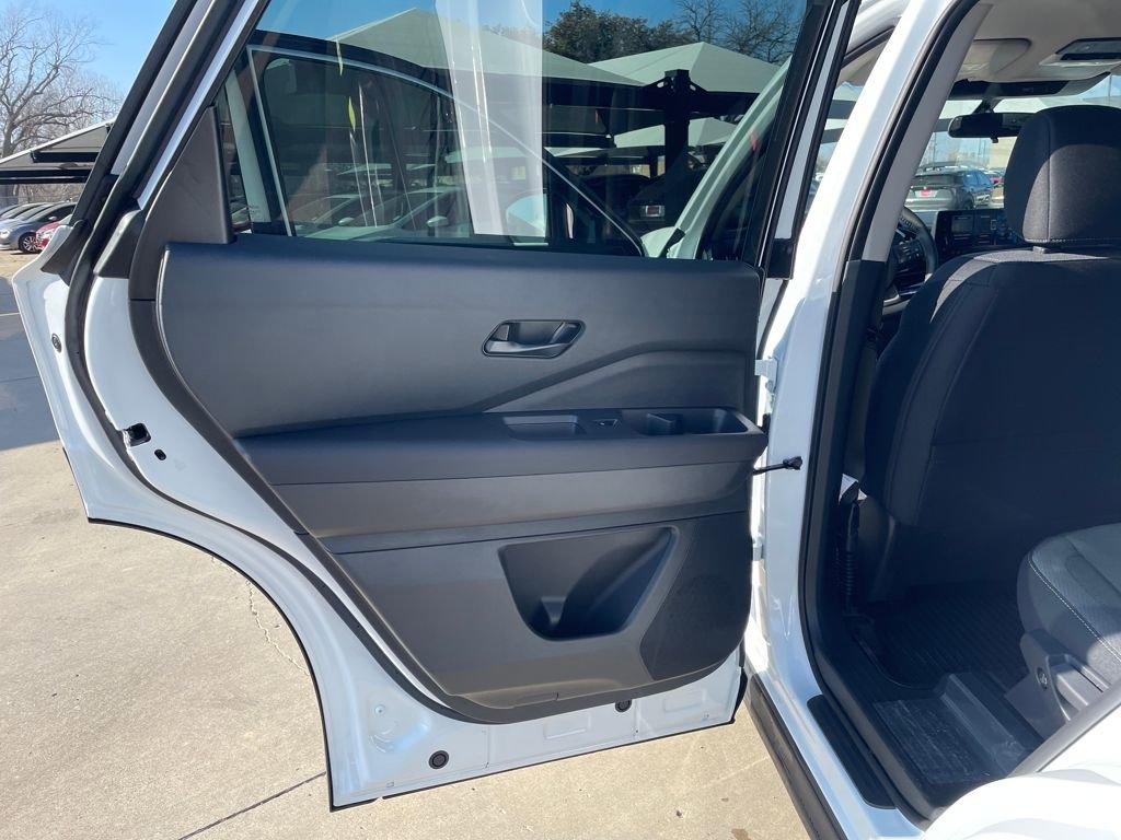 New 2026 Nissan Pathfinder SV w/ Cargo Package FWD image 28