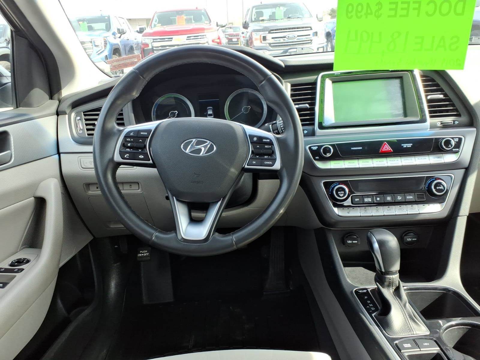 Used 2019 Hyundai Sonata Plug-In Hybrid image 8
