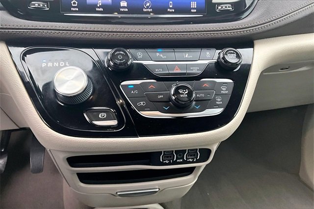 Used 2021 Chrysler Pacifica Touring-L image 15