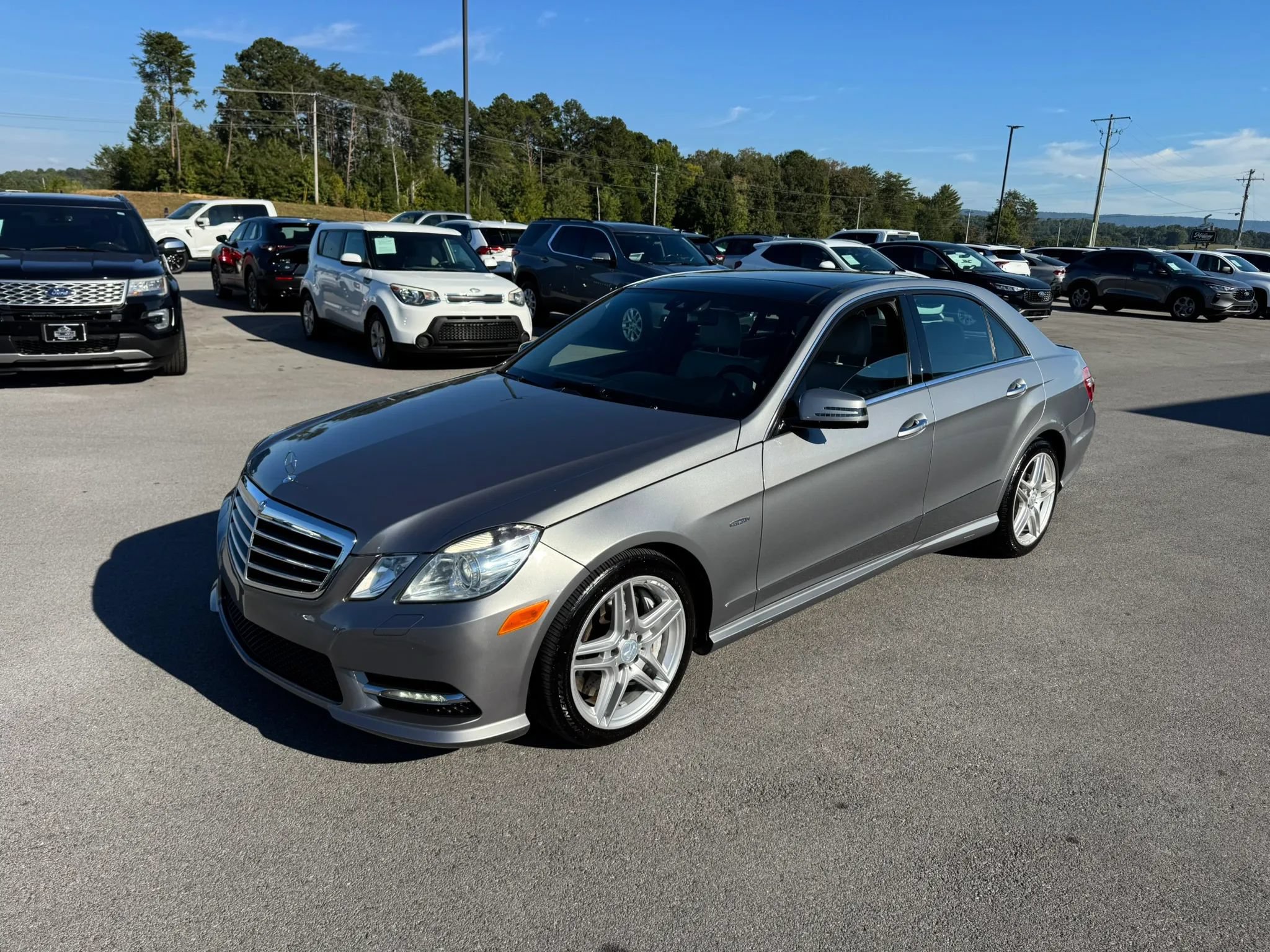 Used 2012 Mercedes-Benz E 550 4MATIC Sedan image 2
