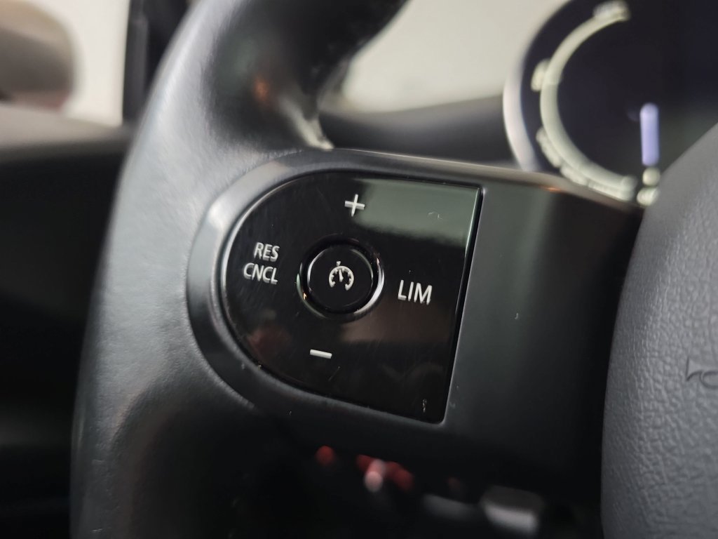 Used 2024 MINI Cooper SE FWD image 18