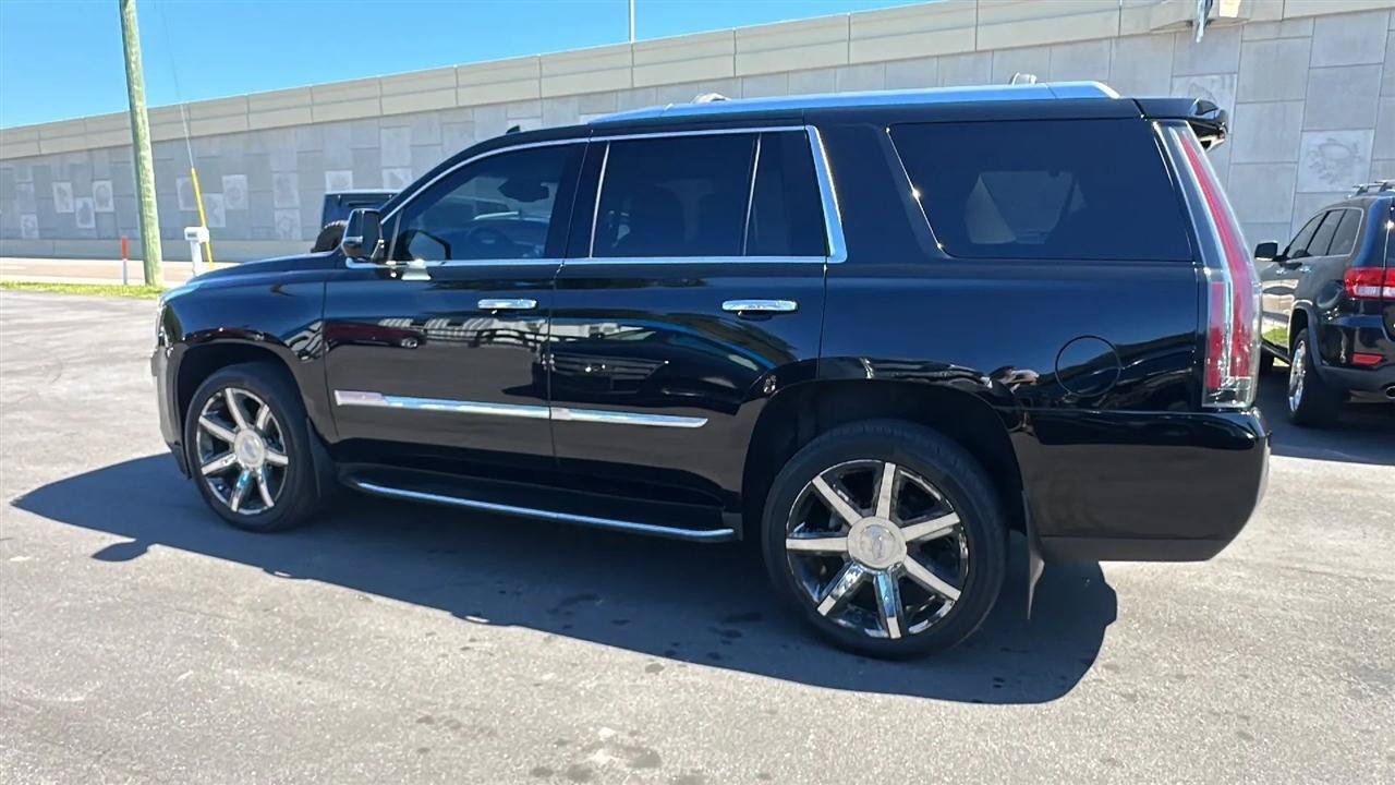 Used 2015 Cadillac Escalade Luxury AWD/4WD image 14