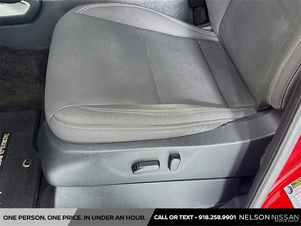 Used 2022 Nissan Frontier SV w/ Technology Package image 18