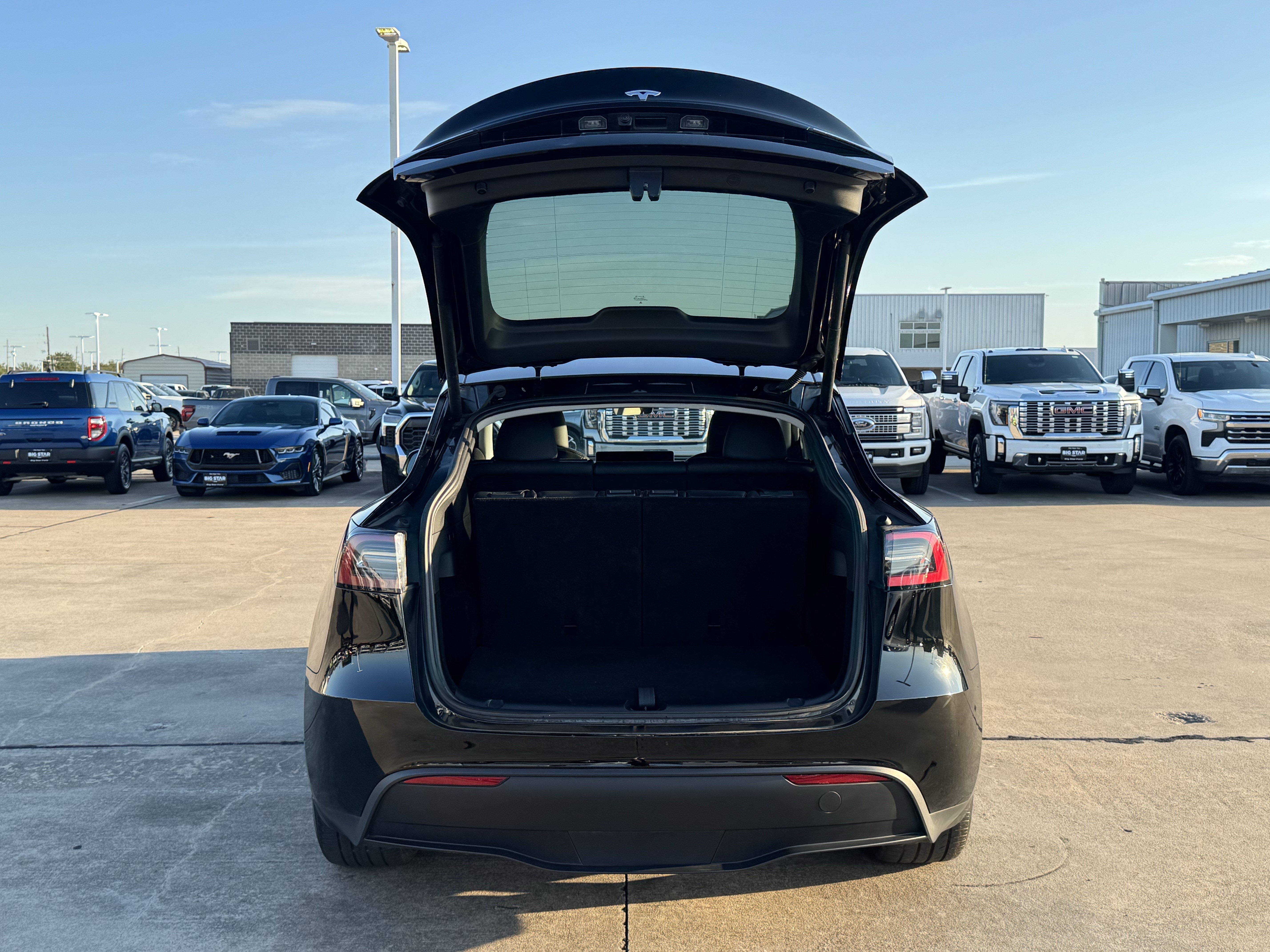Used 2023 Tesla Model Y Long Range AWD/4WD image 25