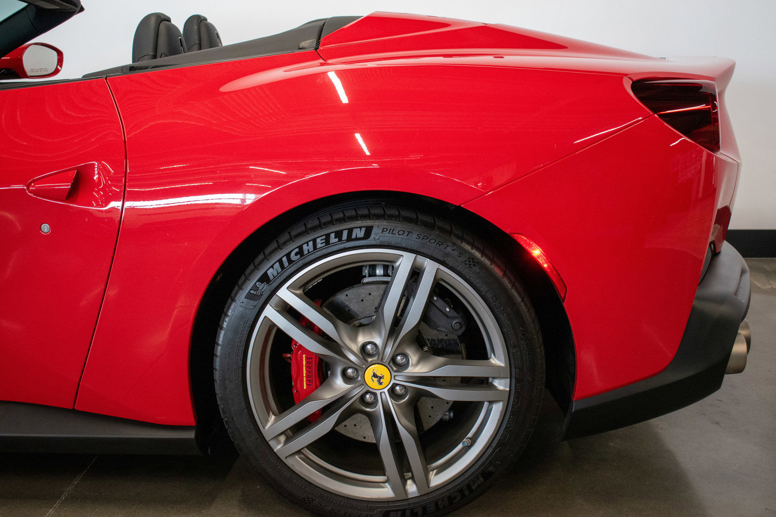 Used 2020 Ferrari Portofino RWD image 27