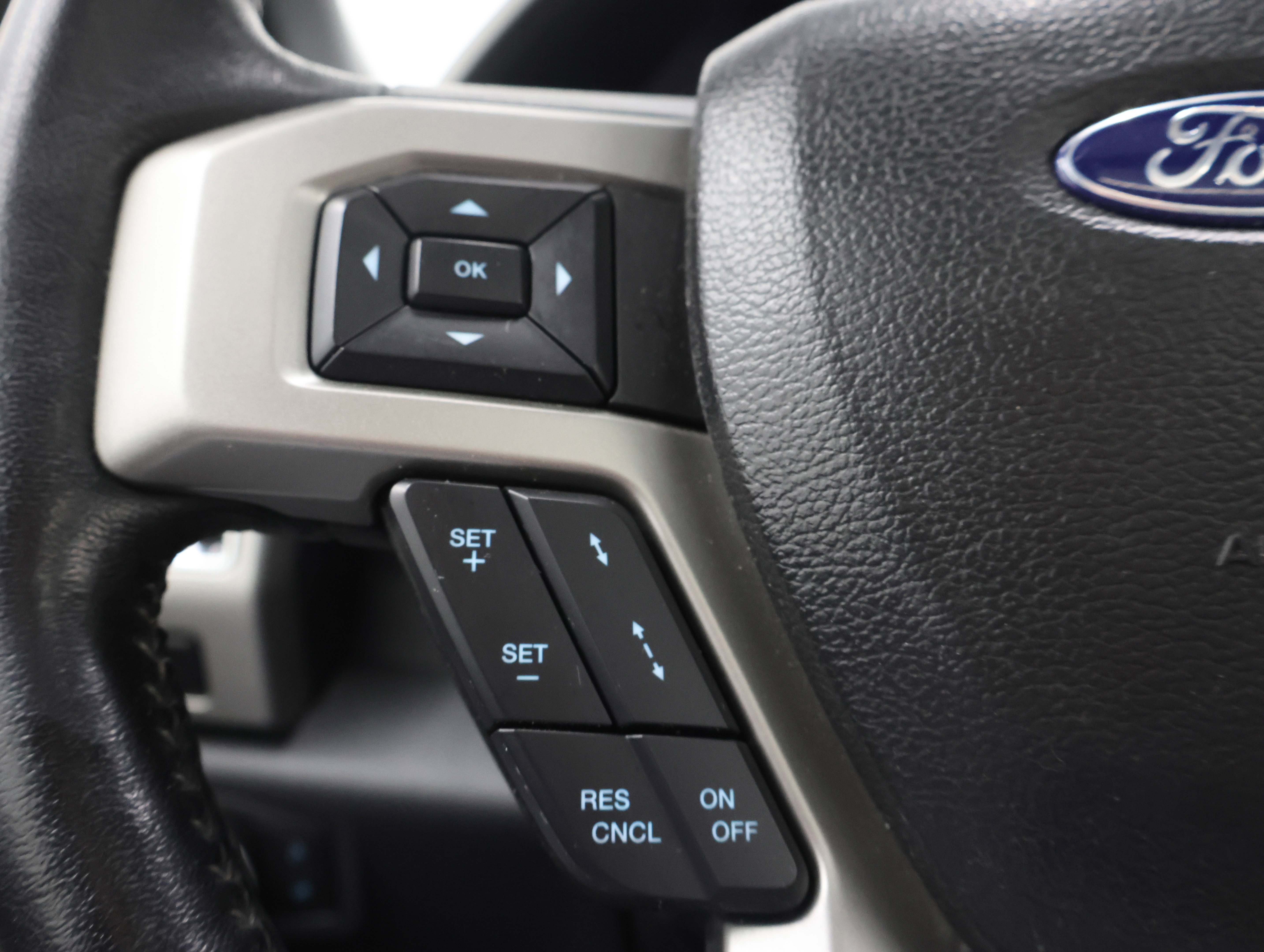 Used 2022 Ford F350 Lariat w/ Black Appearance Package AWD/4WD image 16