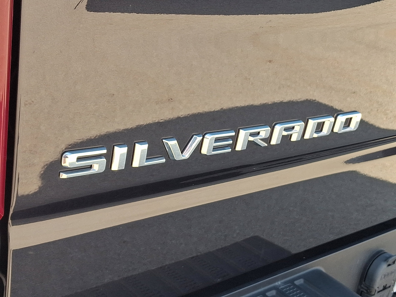 Used 2022 Chevrolet Silverado 1500 LT AWD/4WD image 32