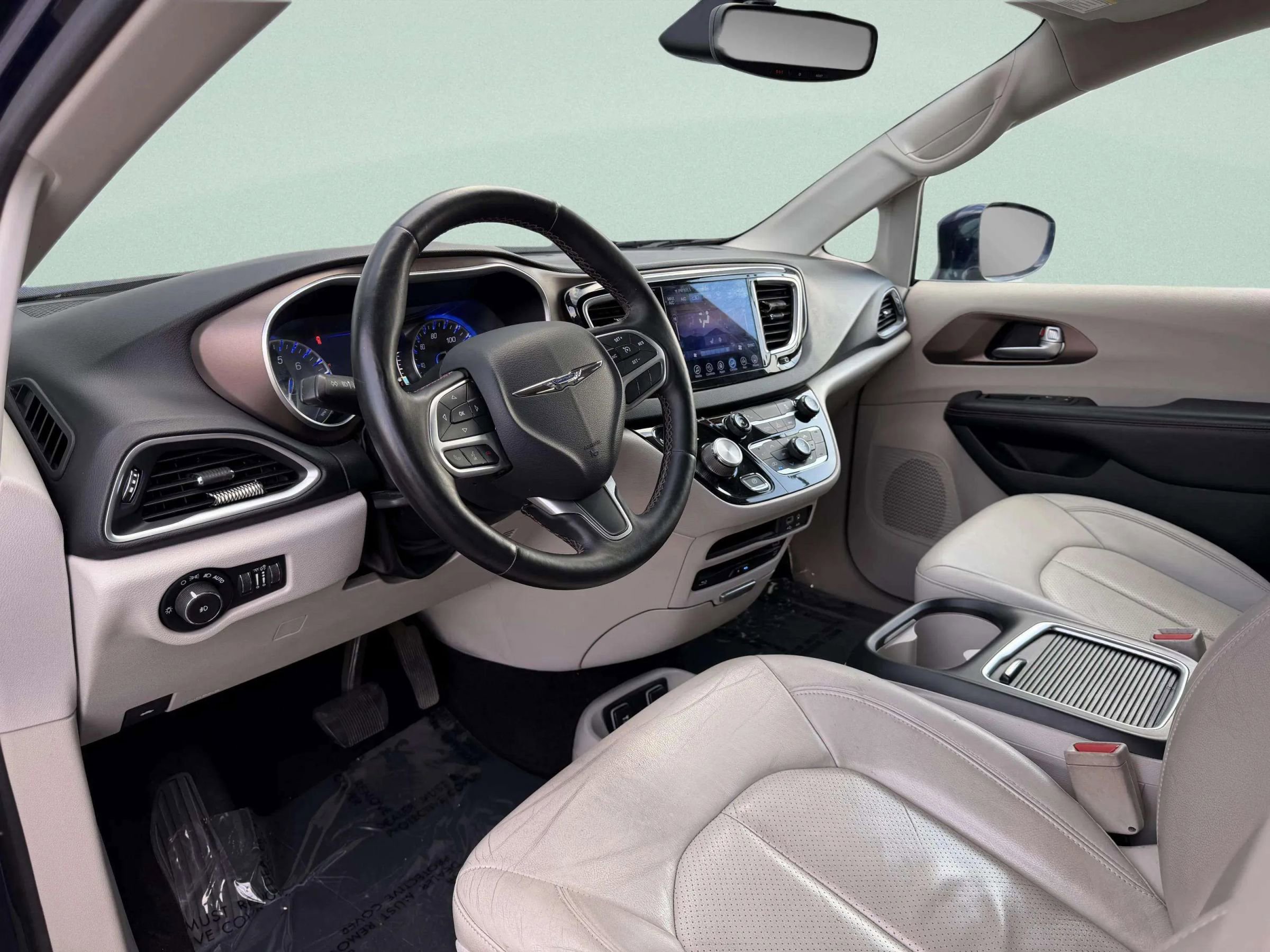 Used 2017 Chrysler Pacifica Touring-L Plus w/ Tire & Wheel Group image 13