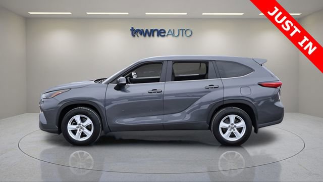 Used 2023 Toyota Highlander LE image 4