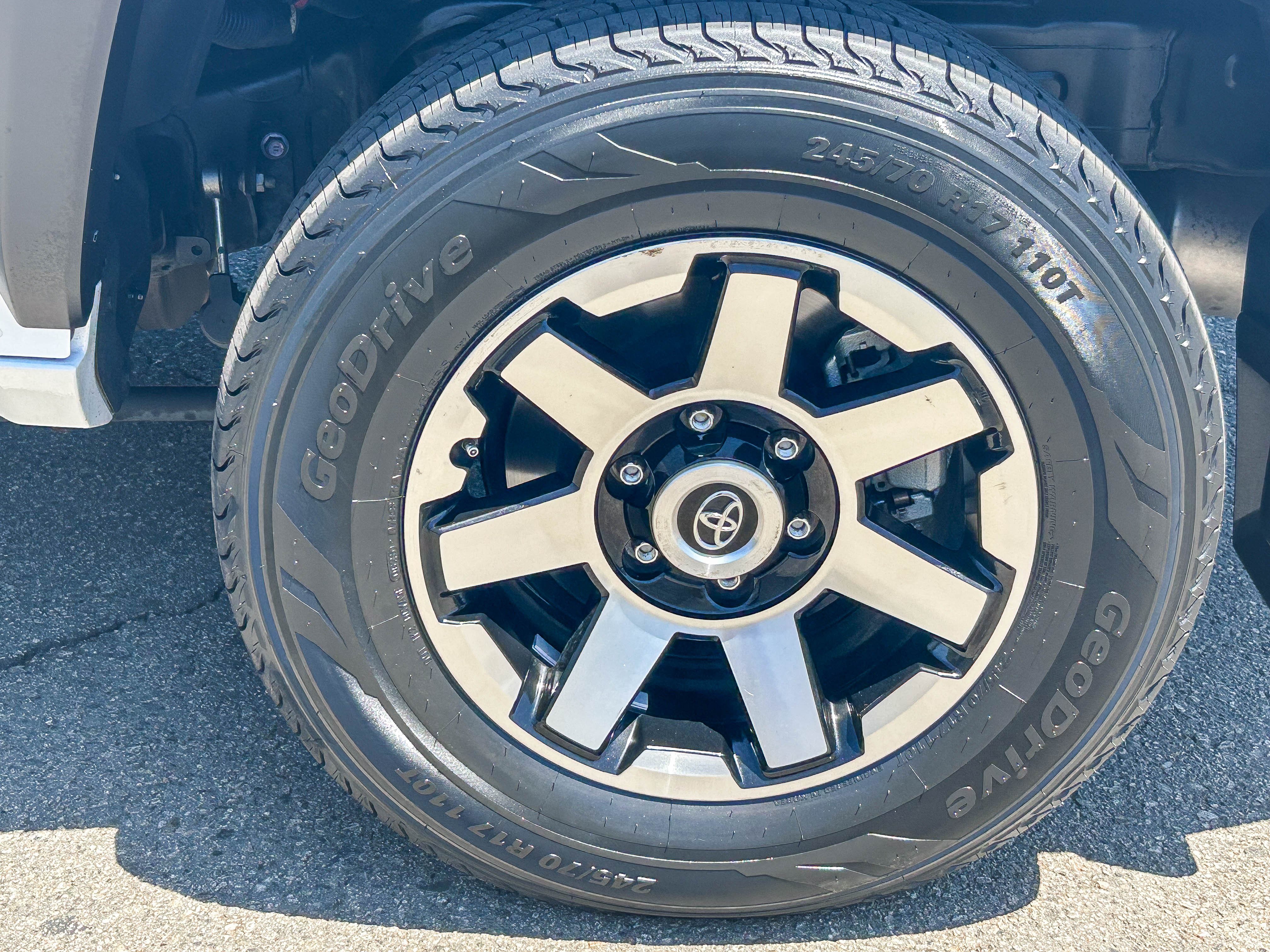 Used 2025 Toyota 4Runner SR5 AWD/4WD image 11
