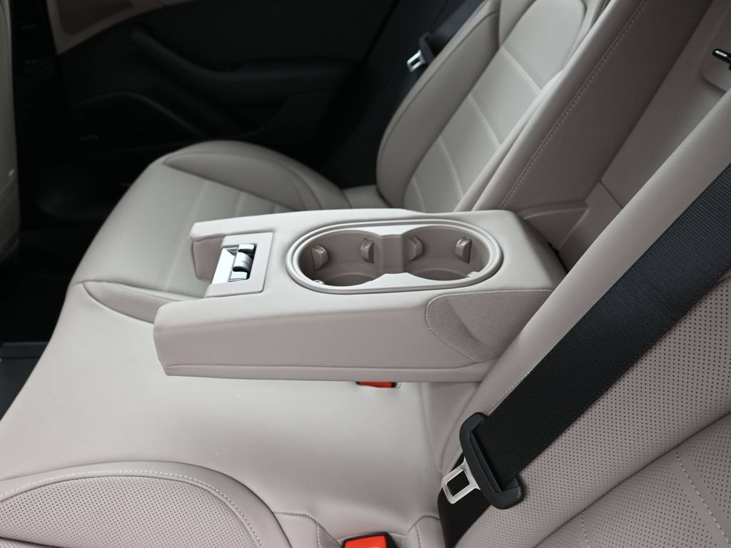 Certified 2025 Porsche Panamera RWD image 18