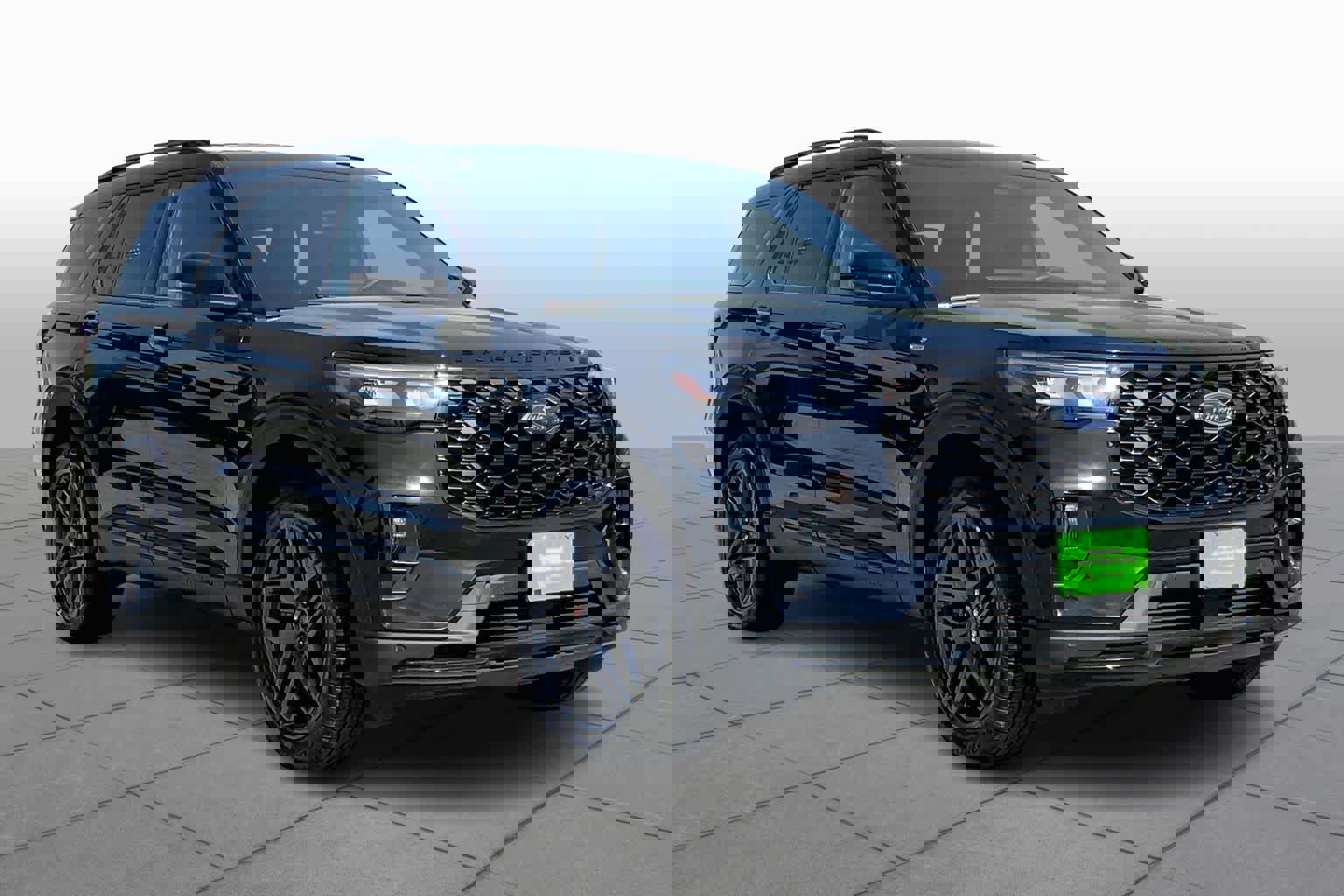 Used 2025 Ford Explorer ST-Line w/ ST-Line Street Pack image 3