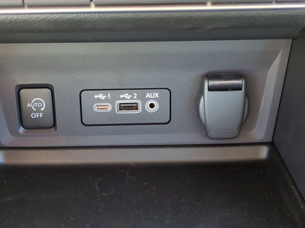 New 2025 Nissan Sentra SR w/ Midnight Edition image 15