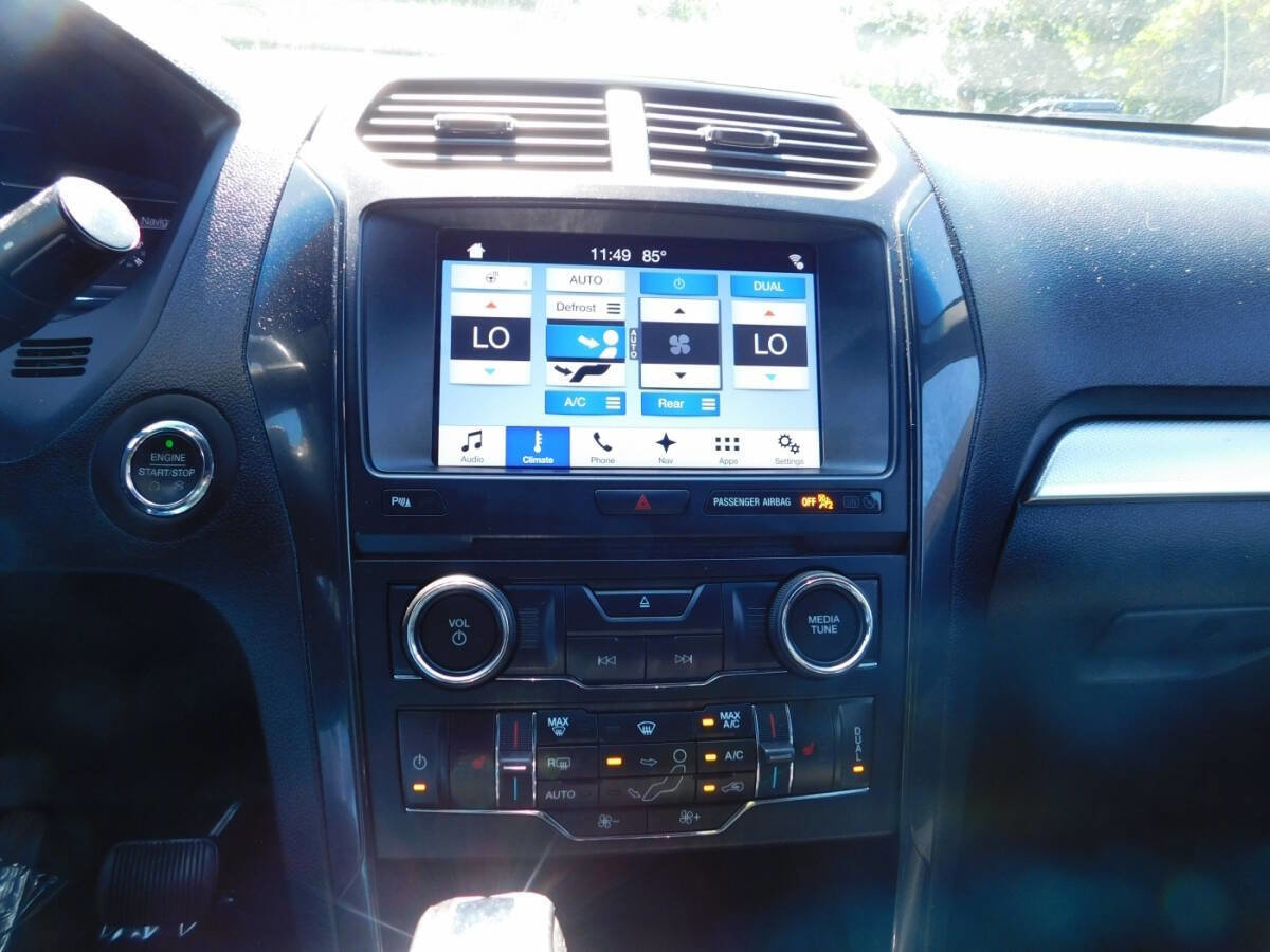 Used 2017 Ford Explorer XLT w/ Equipment Group 202A image 13