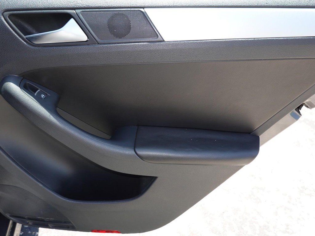 Used 2013 Volkswagen Jetta SE FWD image 24