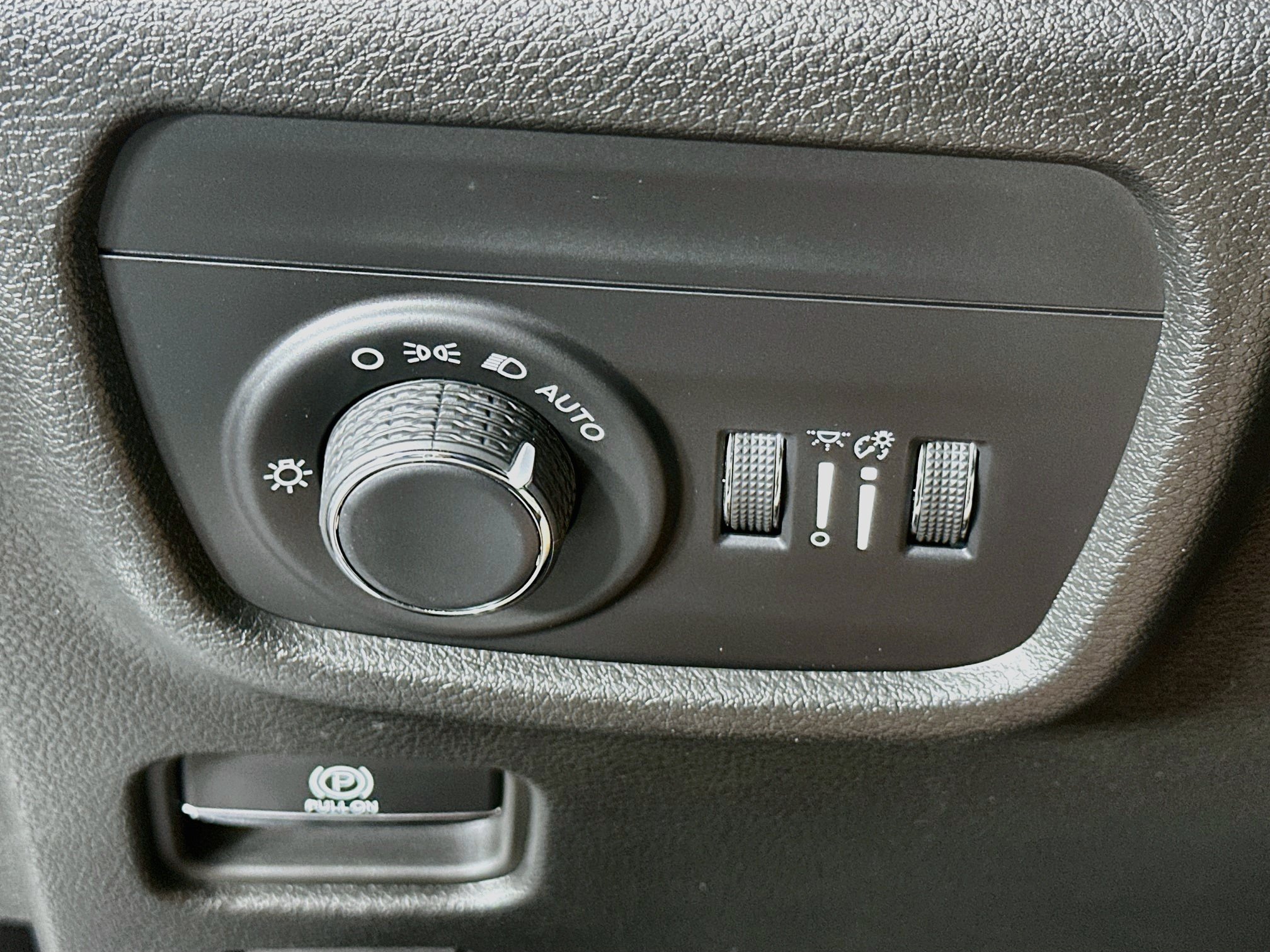 Used 2023 Jeep Grand Cherokee Altitude RWD image 17