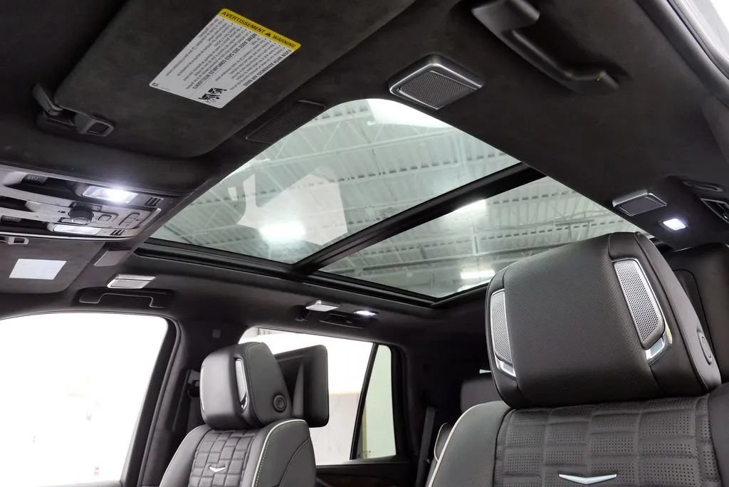 Used 2024 Cadillac Escalade Premium Luxury Platinum AWD/4WD image 37