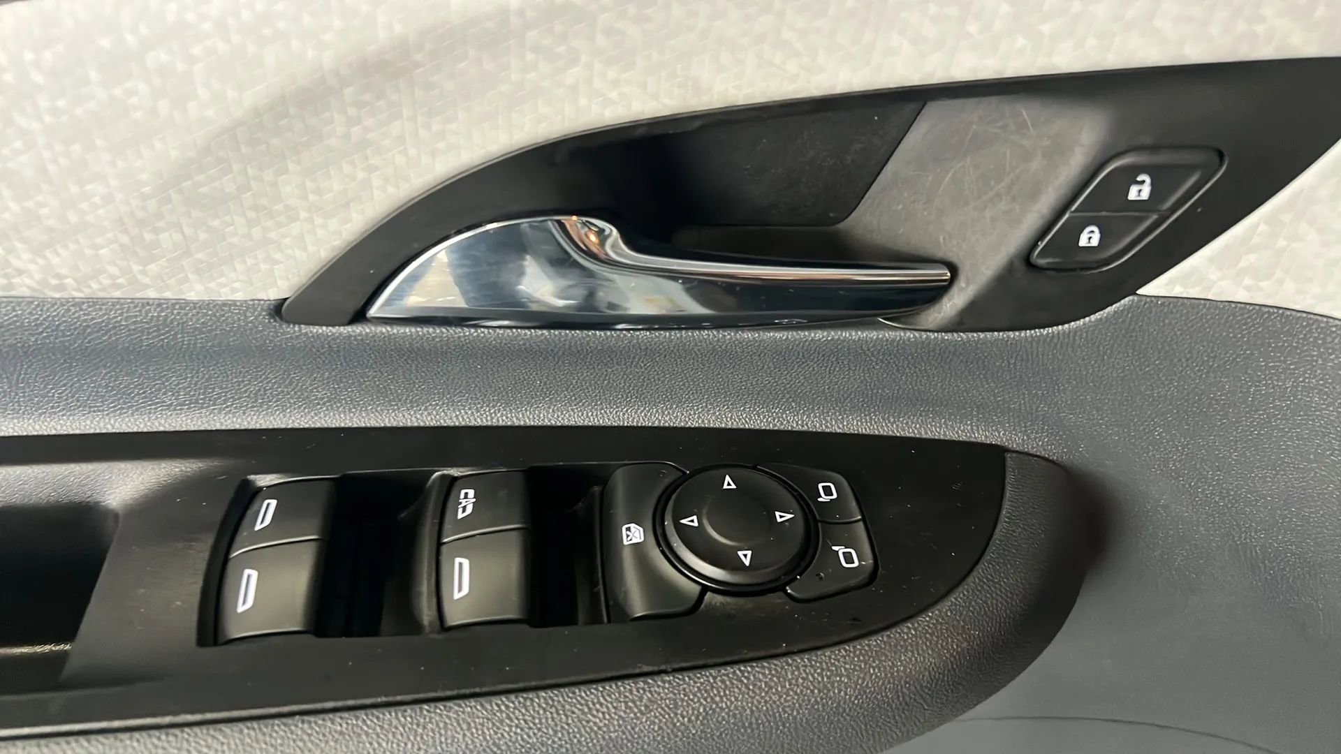 Used 2020 Chevrolet Bolt LT image 14