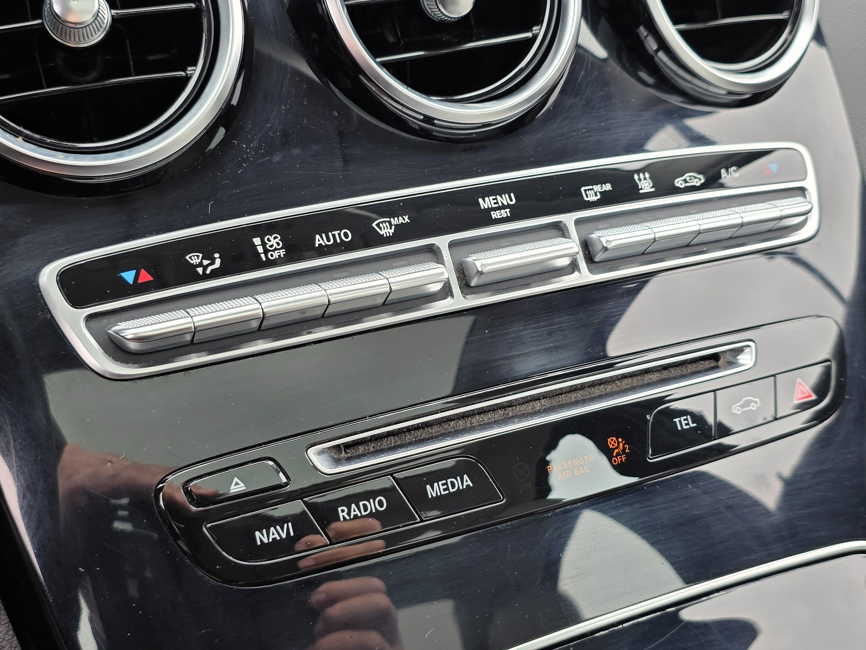 Used 2016 Mercedes-Benz C 350e Sedan w/ Multimedia Package image 35