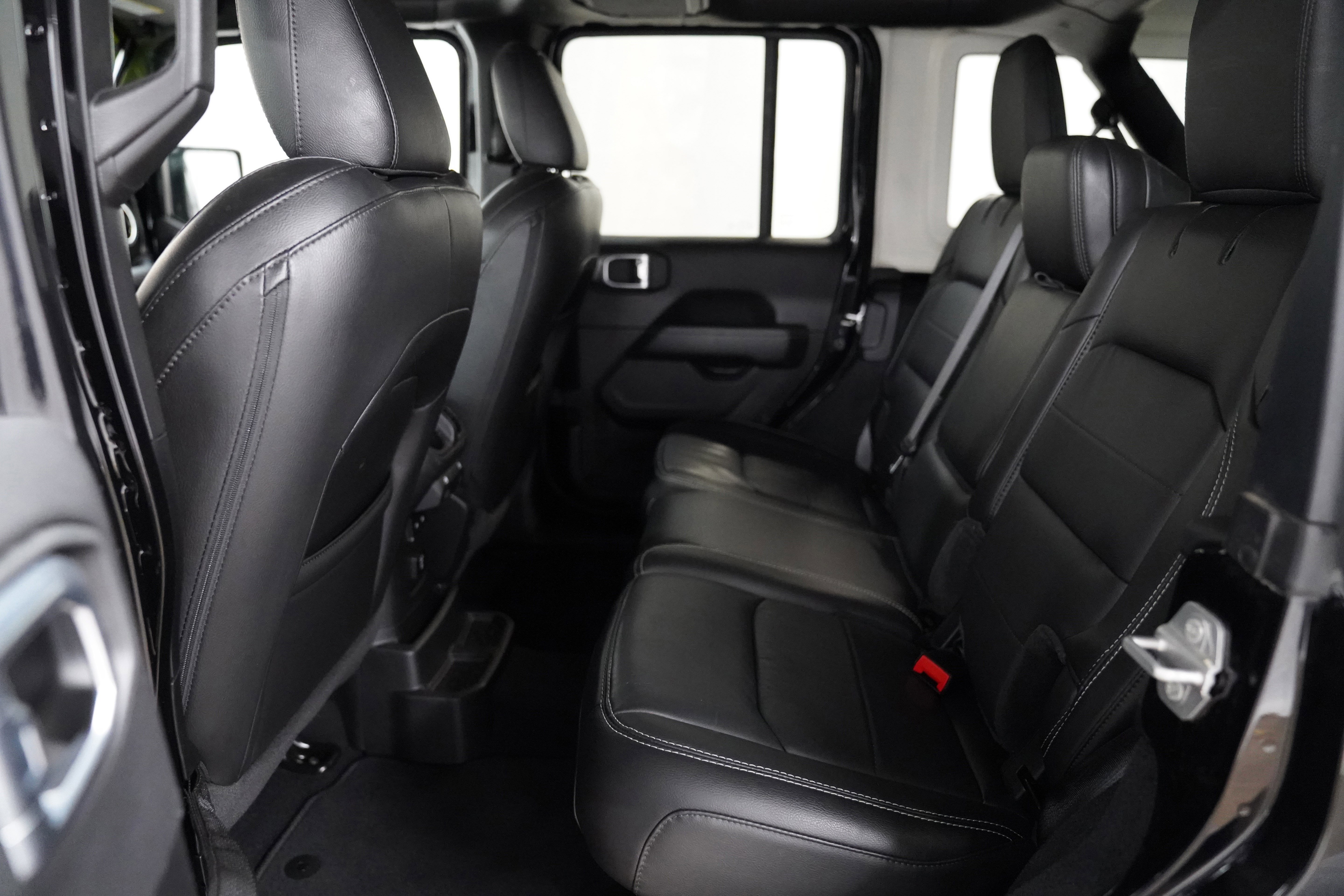 Certified 2022 Jeep Wrangler Unlimited Sahara w/ Cold Weather Group image 5