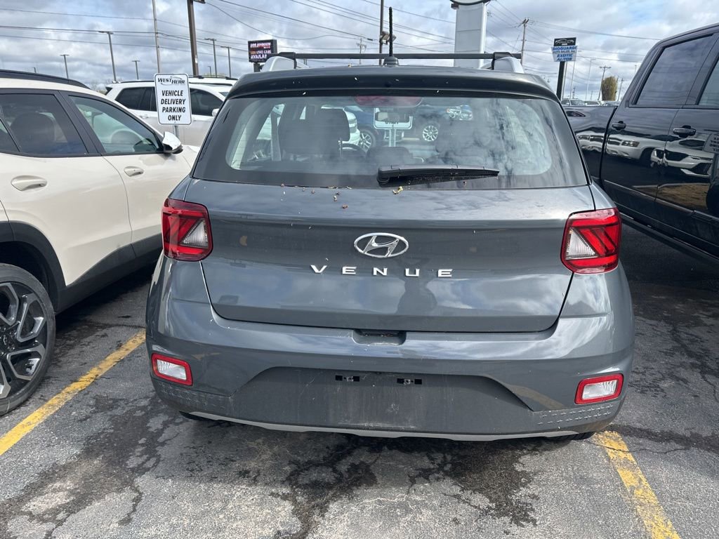 Used 2025 Hyundai Venue SEL FWD image 3