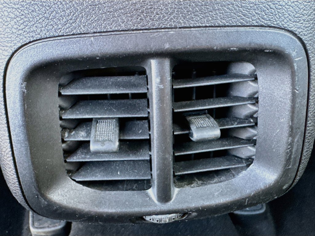 Used 2020 Jeep Cherokee Latitude FWD image 29