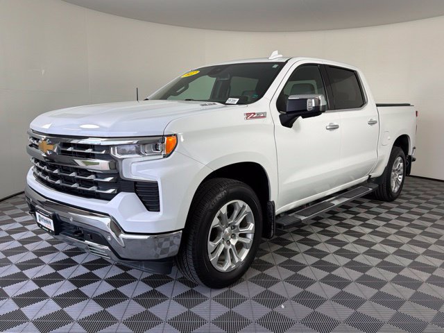 Used 2022 Chevrolet Silverado 1500 LTZ AWD/4WD image 2