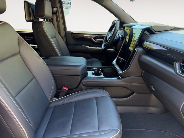 Used 2025 GMC Yukon XL Elevation w/ Elevation Premium Package AWD/4WD image 15