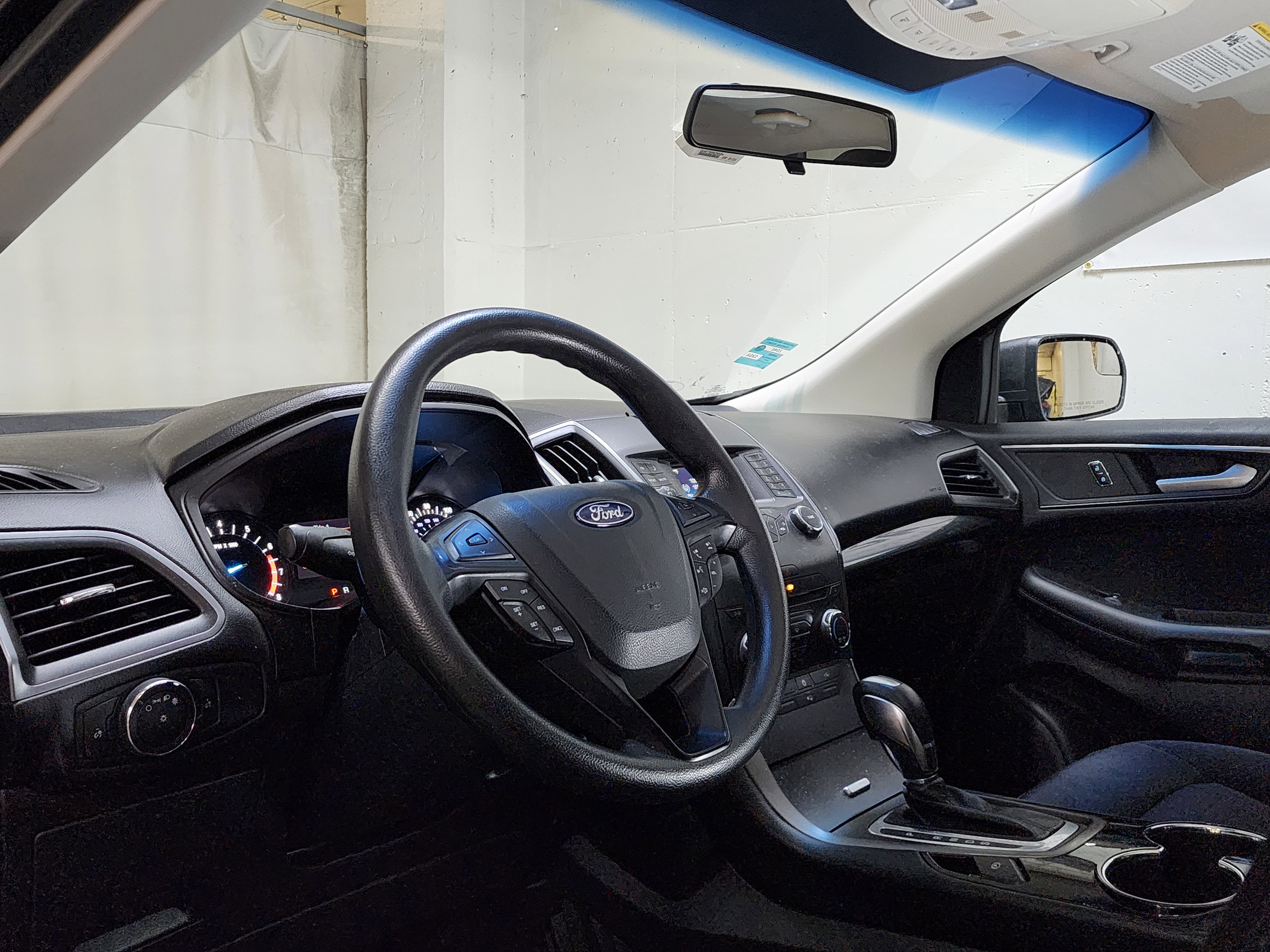 Used 2018 Ford Edge SE image 12