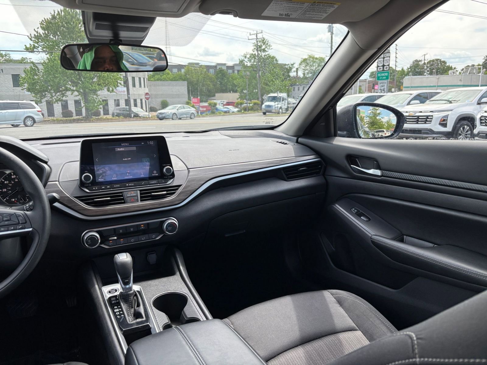 Used 2025 Nissan Altima 2.5 SV FWD image 35
