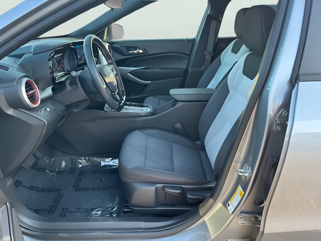 Used 2024 Chevrolet Trax RS FWD image 11