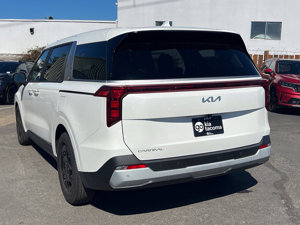 Used 2025 Kia Carnival FWD image 11