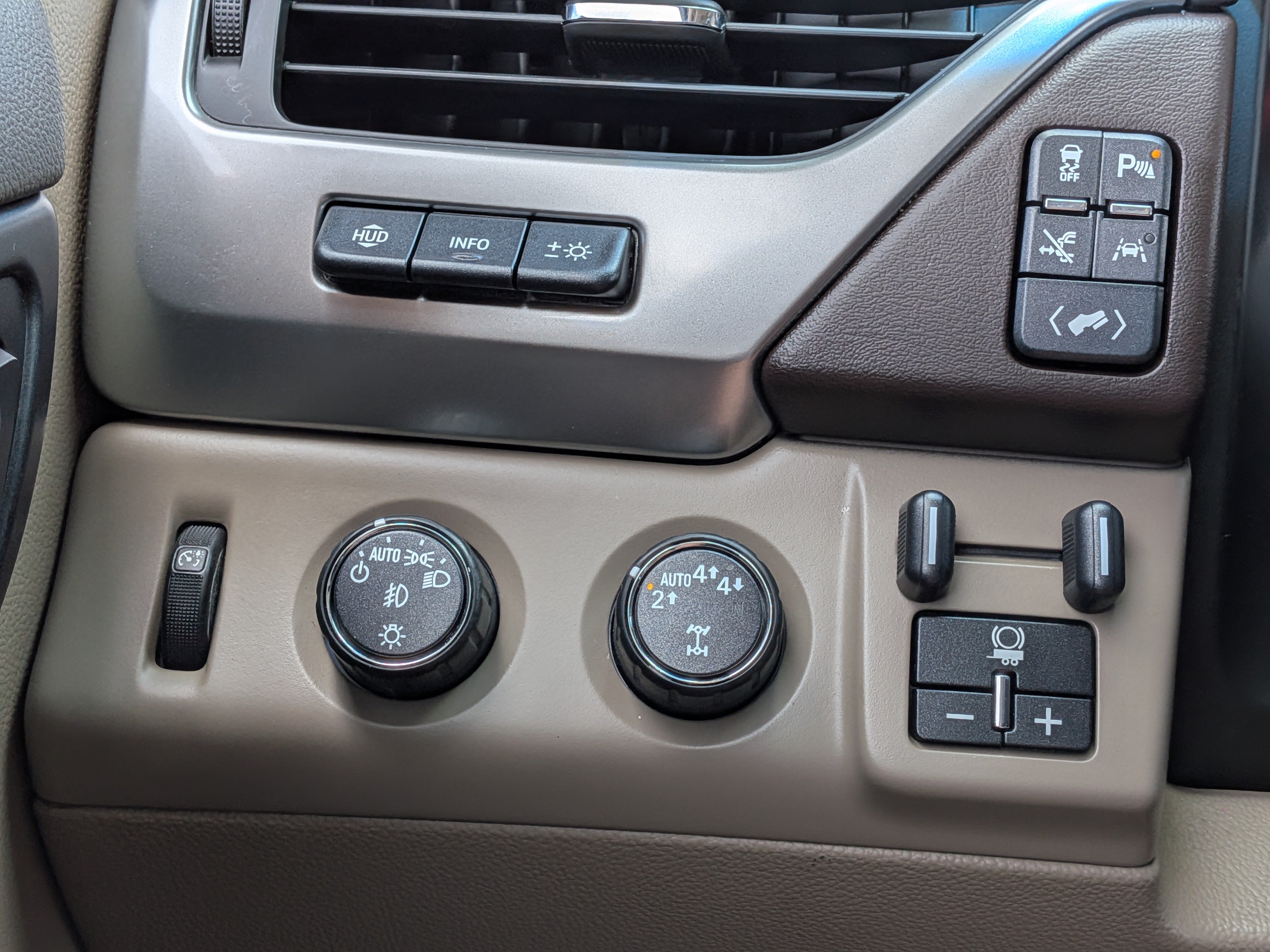 Used 2019 Chevrolet Suburban Premier AWD/4WD image 24
