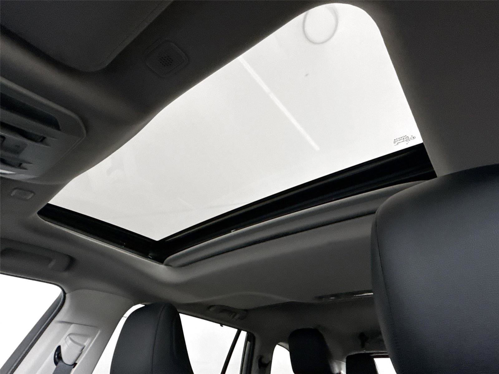 Certified 2024 Toyota Highlander XLE FWD image 6