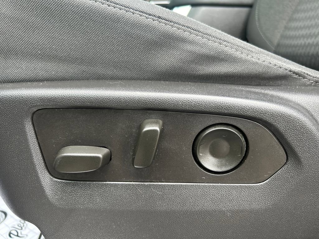 Used 2023 Chevrolet Silverado 1500 LT AWD/4WD image 20