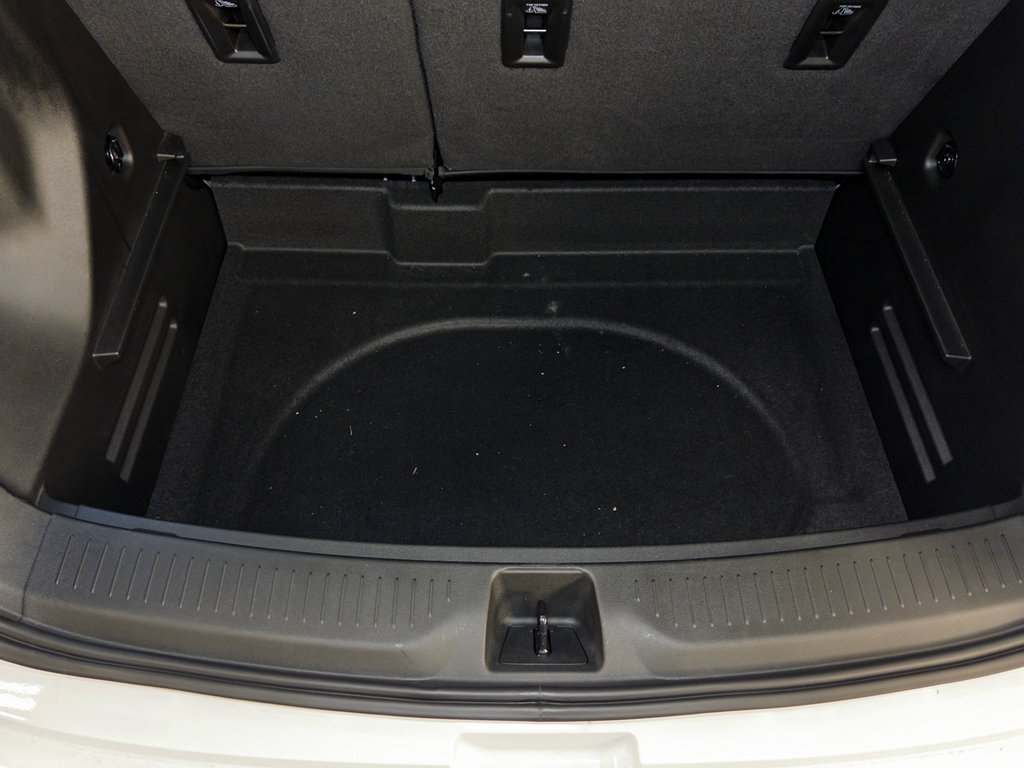 Used 2027 Chevrolet Bolt LT w/ Comfort Package FWD image 27