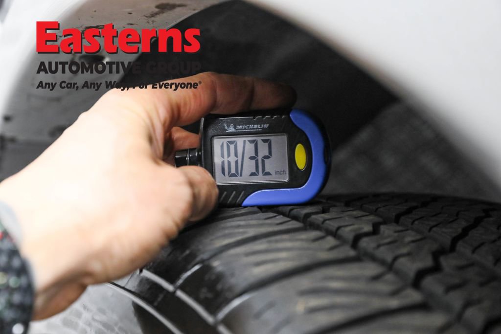 Used 2024 Nissan Armada SL w/ Captain's Chairs Package image 35