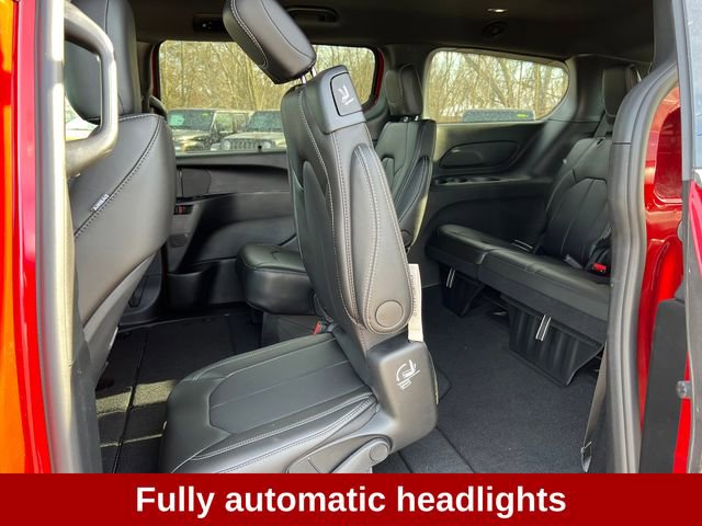 New 2026 Chrysler Pacifica Select AWD/4WD image 8