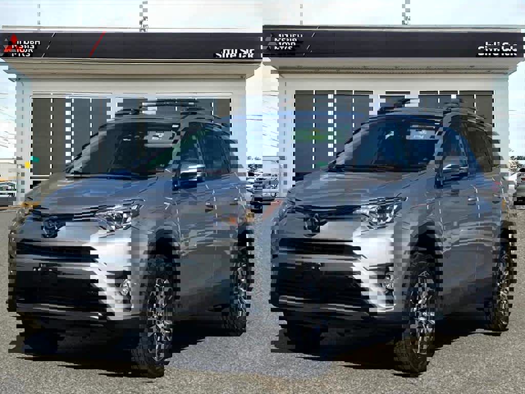 Used 2017 Toyota RAV4 XLE image 1