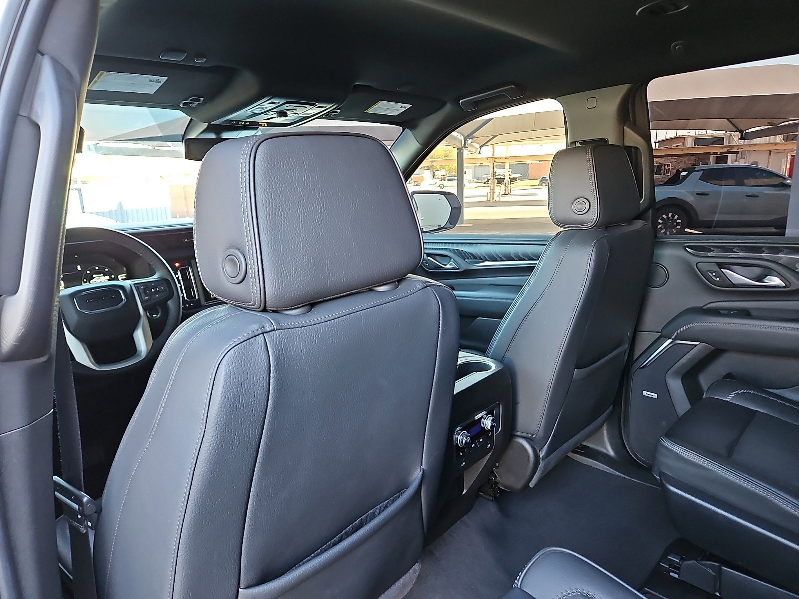 Used 2024 GMC Yukon Denali image 9