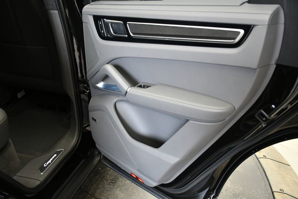 Certified 2023 Porsche Cayenne Turbo AWD/4WD image 29