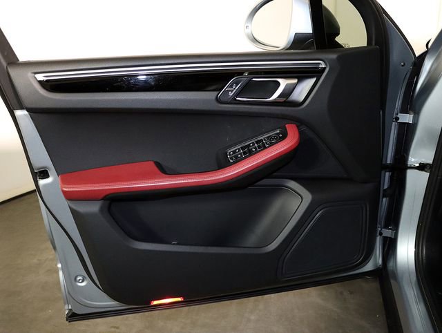 Used 2020 Porsche Macan image 24